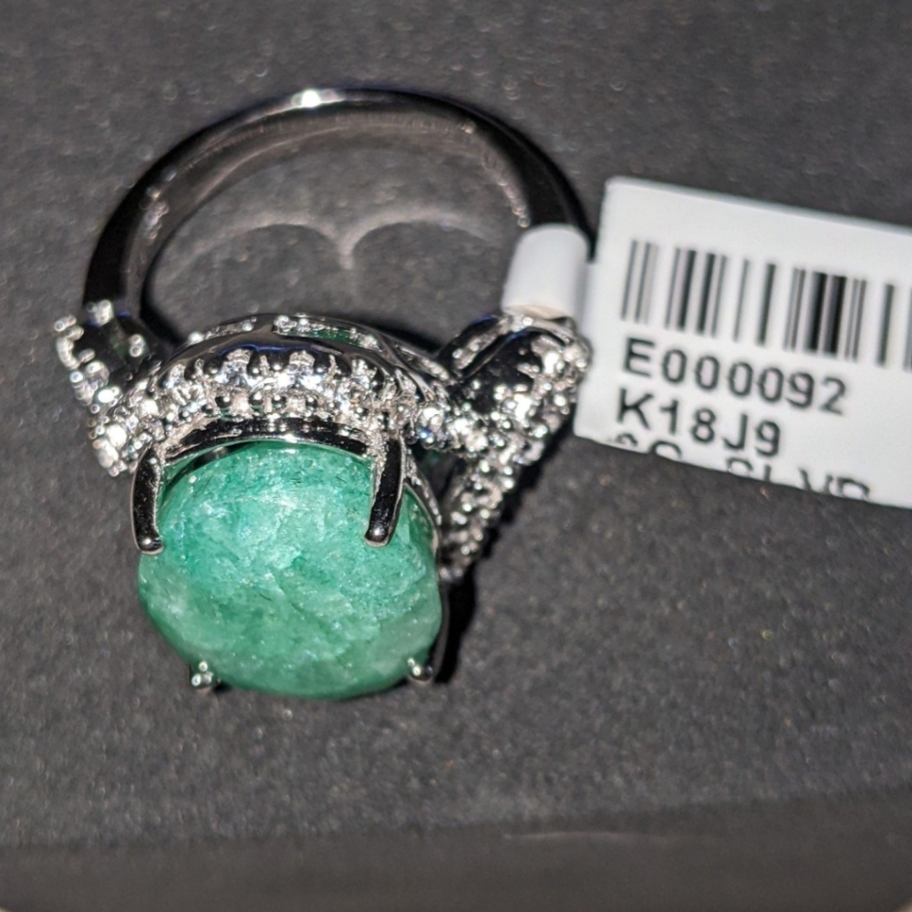 Emerald and white sapphire ring. $1920 appraisal. Size 7.5 SEND OFFERS!